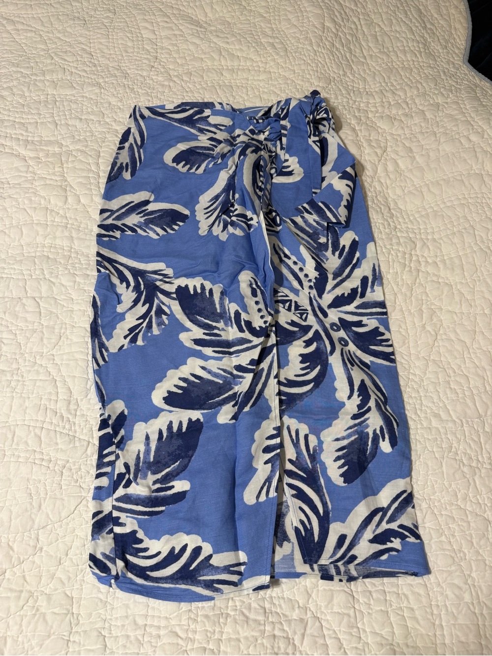 H&M Blue and White Leaf-Print Midi Skirt